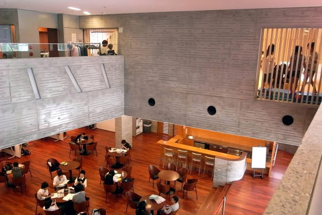 唐木田コミュニティセンター・児童館・図書館／からきだ菖蒲館