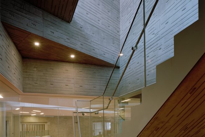 唐木田コミュニティセンター・児童館・図書館／からきだ菖蒲館