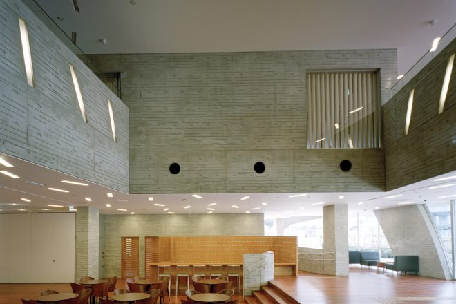 唐木田コミュニティセンター・児童館・図書館／からきだ菖蒲館