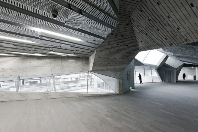 由利本荘市文化交流館・カダーレ