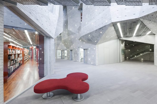 由利本荘市文化交流館・カダーレ