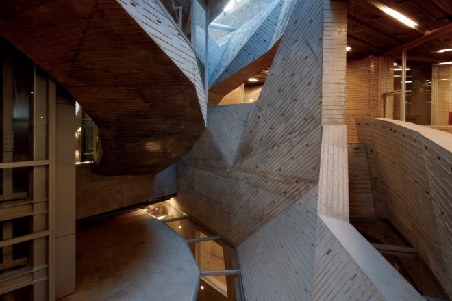 由利本荘市文化交流館・カダーレ