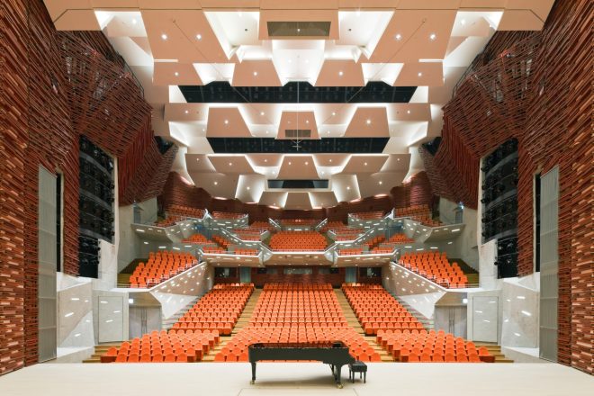 由利本荘市文化交流館・カダーレ