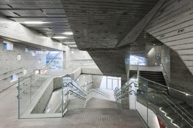 由利本荘市文化交流館・カダーレ