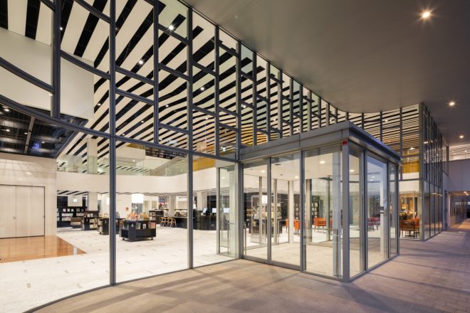 小牧市中央図書館 小牧市中央図書館