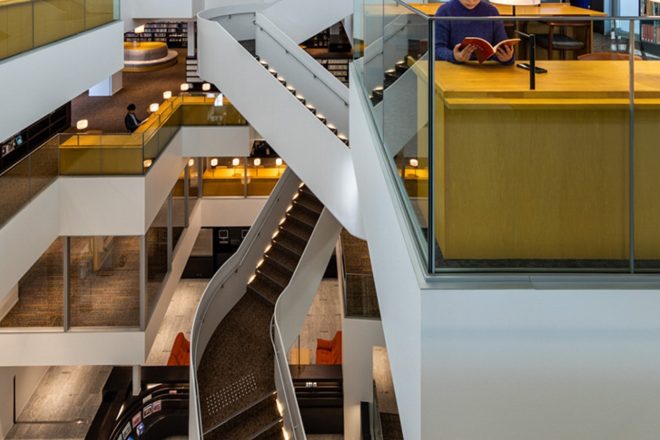 小牧市中央図書館 小牧市中央図書館